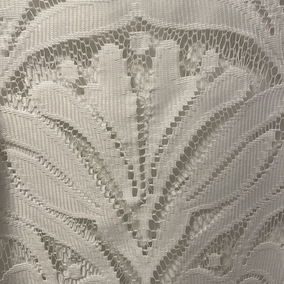 An Elegant Lace Top! - Picture 6 of 8